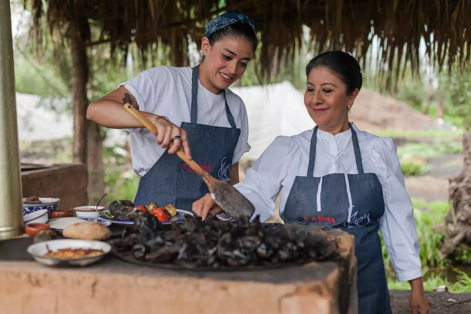 mujeres cocinando
