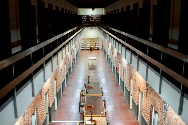 Imagen de un recorrido Nocturno en el Archivo General de la Nación, palacio antes conocido como la cárcel de Lecumberri. 