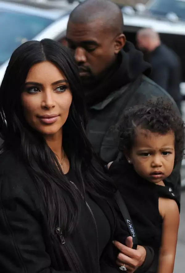 Además de tener gestos muy parecidos a los de su papá, North sacó también de él un lindo curly hair.
