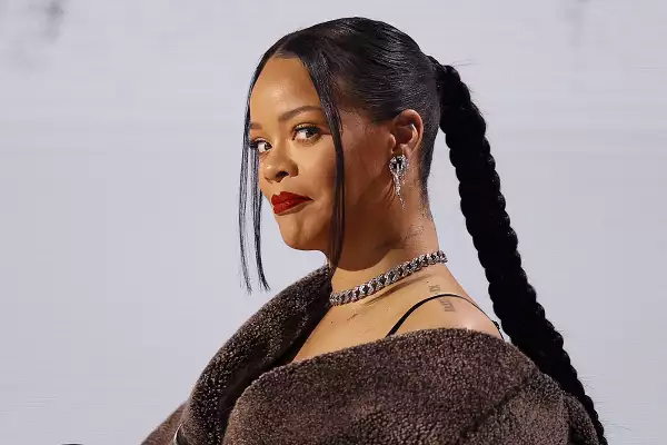 Rihanna reaparece ante los medios antes del show de medio tiempo del Super Bowl
