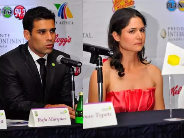 Durante la conferencia de prensa, Rafa Márquez y Lorena Ochoa explicaron cómo funcionaran sus fundaciones ahora en conjunto.