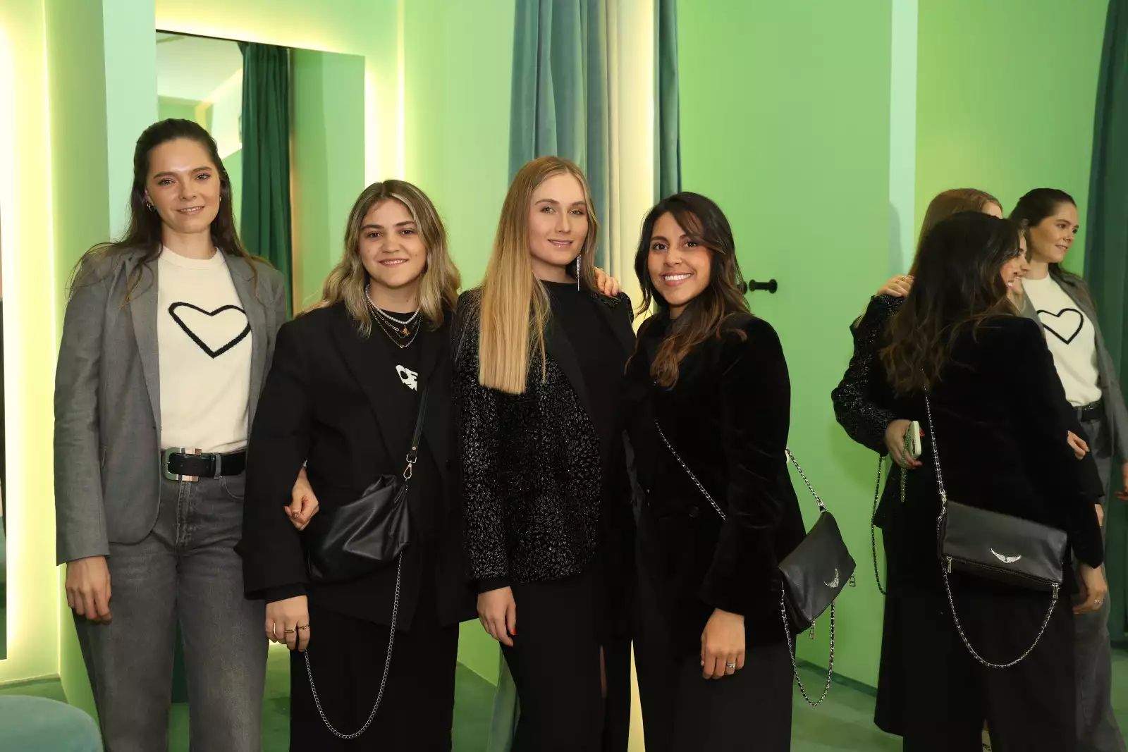 Paola Pérez , Fernanda Ramos , Sofía López y Carolina García
