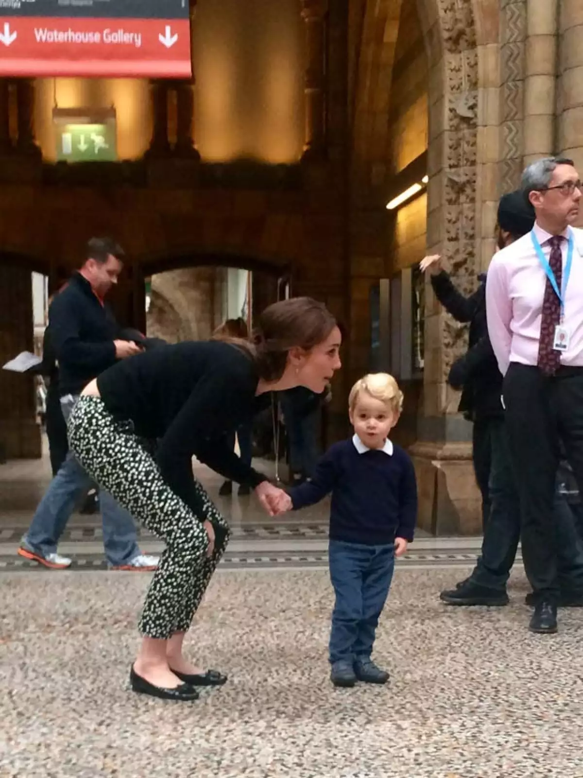 Sin duda el hijo de los duques de Cambridge se ha convertido en el favorito de los pequeños royals, en especial cuando se trata de divertirse en familia.