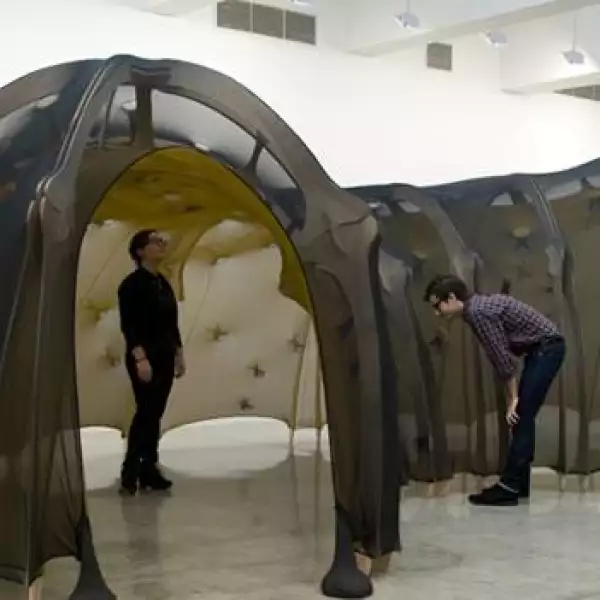 El mundo sensorial del brasileño Ernesto Neto