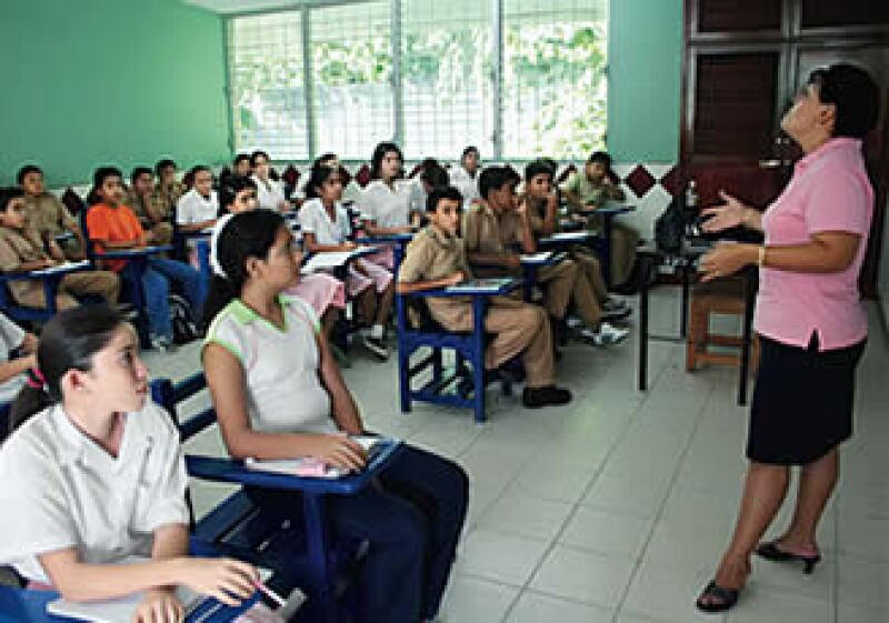 El mayor subejercicio, de 18,000 millones de pesos, se dio en el rubro de aportaciones al sistema educativo, en 2008. (Foto: Procesofoto)