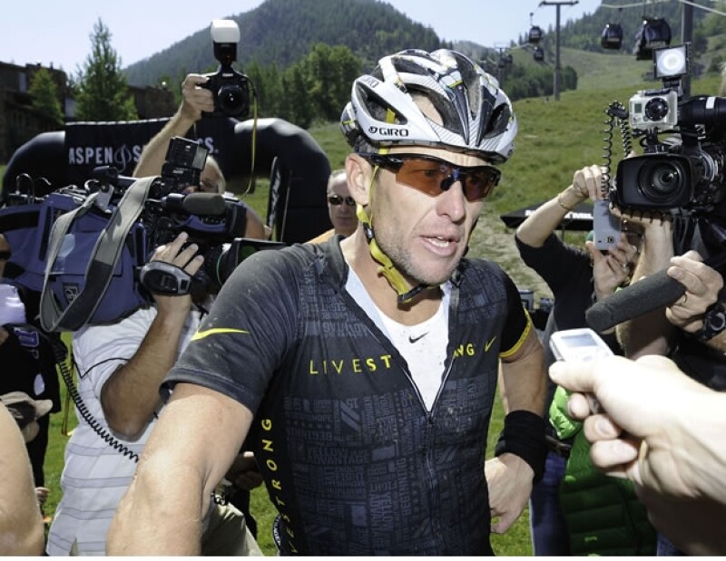 En la cima de su popularidad el ciclista era seguido por varios famosos.