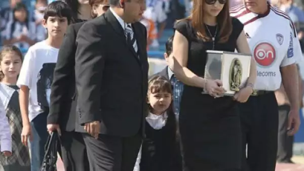 Ante más de 15 mil aficionados se llevó a cabo la misa del último adiós a Antonio de Nigris en el Estadio Tecnológico.