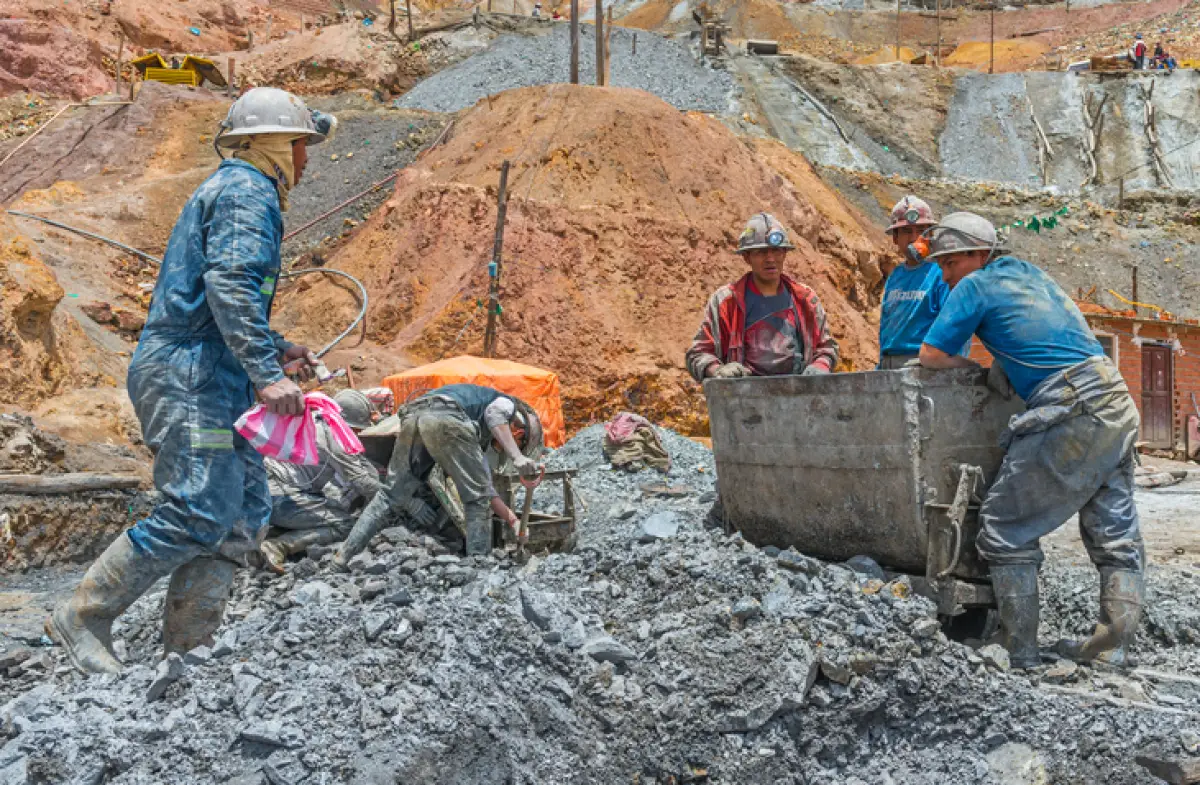 Mineros trabajando
