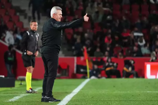 foto de javier aguirre en la cancha de juego durante un partido entre el mallorga y real sociedad de LaLiga