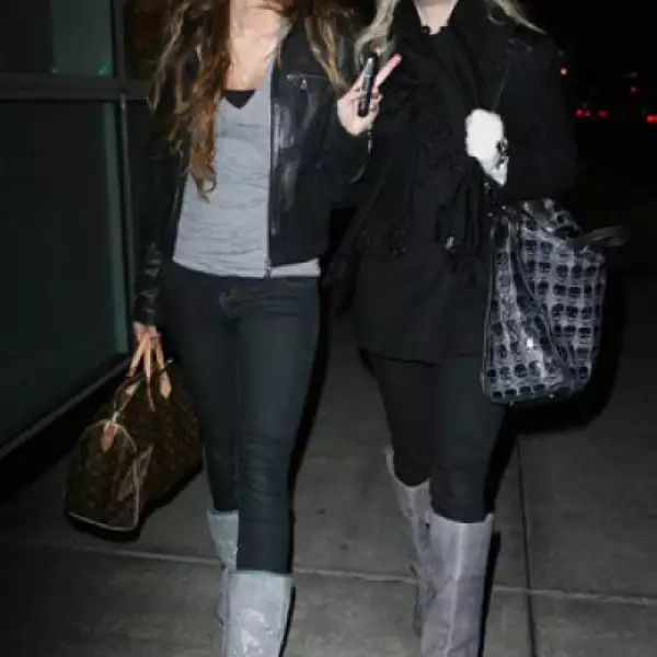 Miley Cyrus y su hermana Brandi salieron de compras a la Avenida Madison en Nueva York.