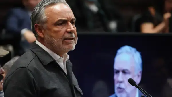 El diputado diputado morenista Alfonso Ramírez Cuellar presentando una iniciativa ante la Cámara de Diputados.

