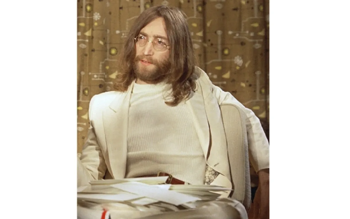 John Lennon murio en 1980, asesinado por David Chapman.