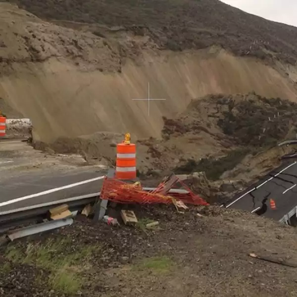 deslave en la carretera tijuana-ensenada