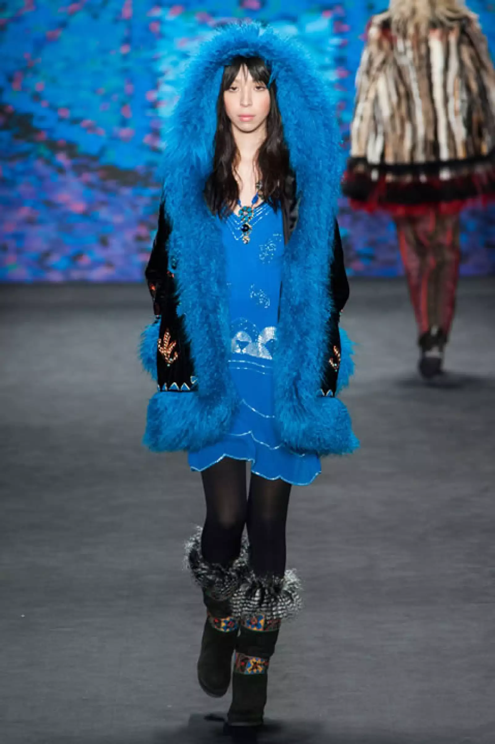 Issa es una de las modelos mexicanas más exitosas por sus campañas de nivel internacional. Aquí en Anna Sui.