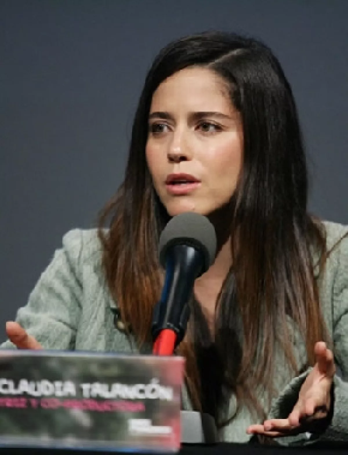 A Ana Claudia Talancón le encantaron las frases que dice su personaje.