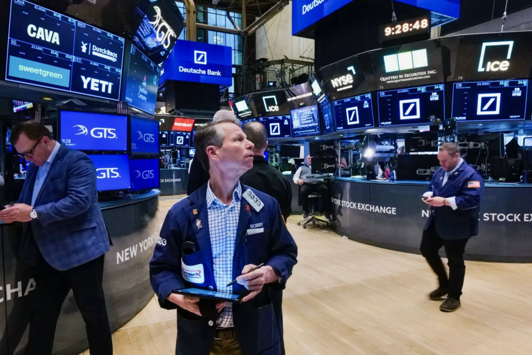Wall Street avanza mientras el mercado avalúa impacto arancelarios