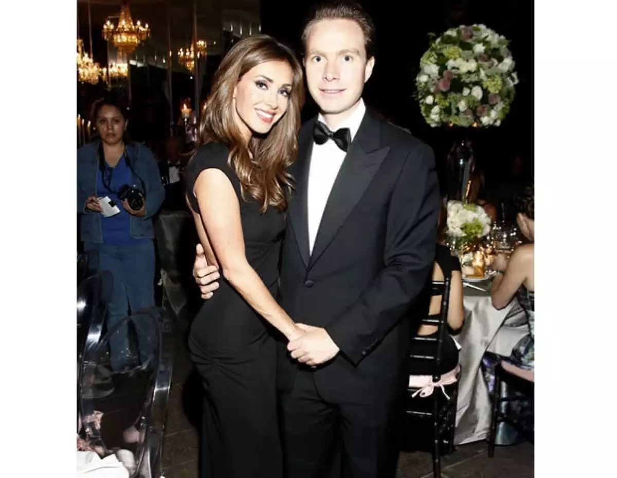 Hace un par de semanas se les vio muy felices en la boda de Jorge Goñi y Dorin Urich.