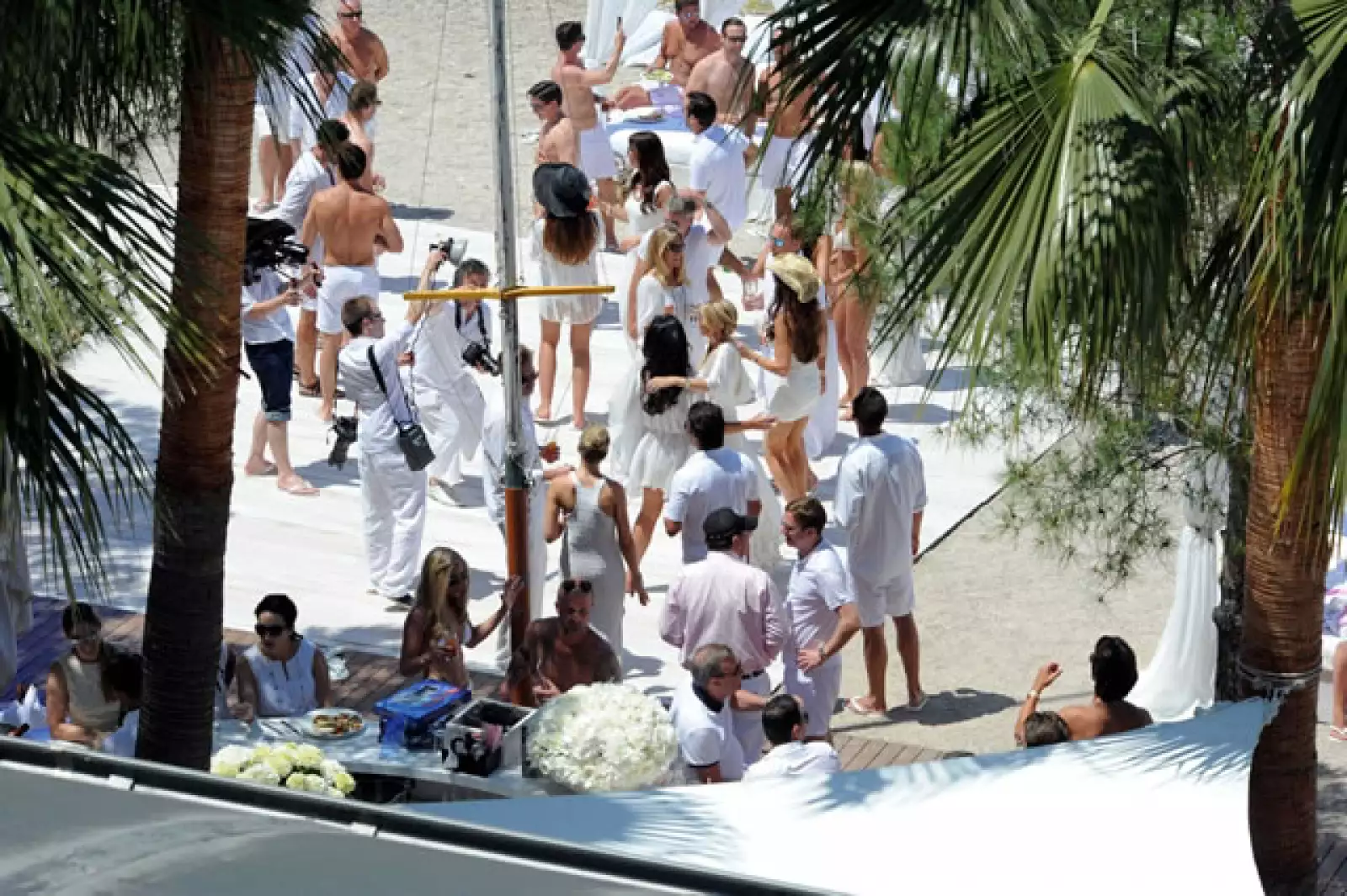 La pareja rentó 73 habitaciones en el hotel Grand Hotel de Cap Ferrat.