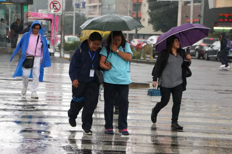 CIUDAD DE MÉXICO, 17OCTUBRE2019.- El Servicio Meteorológico Nacional (SMN), el Valle de México  informó que las lluvias puntuales permanecerán durante este jueves y viernes en la mayor parte de la ciudad.
FOTO: ROGELIO MORALES /CUARTOSCURO.COM