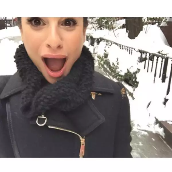 Lea Michele se dejó ver un poco asustada por la tormenta.