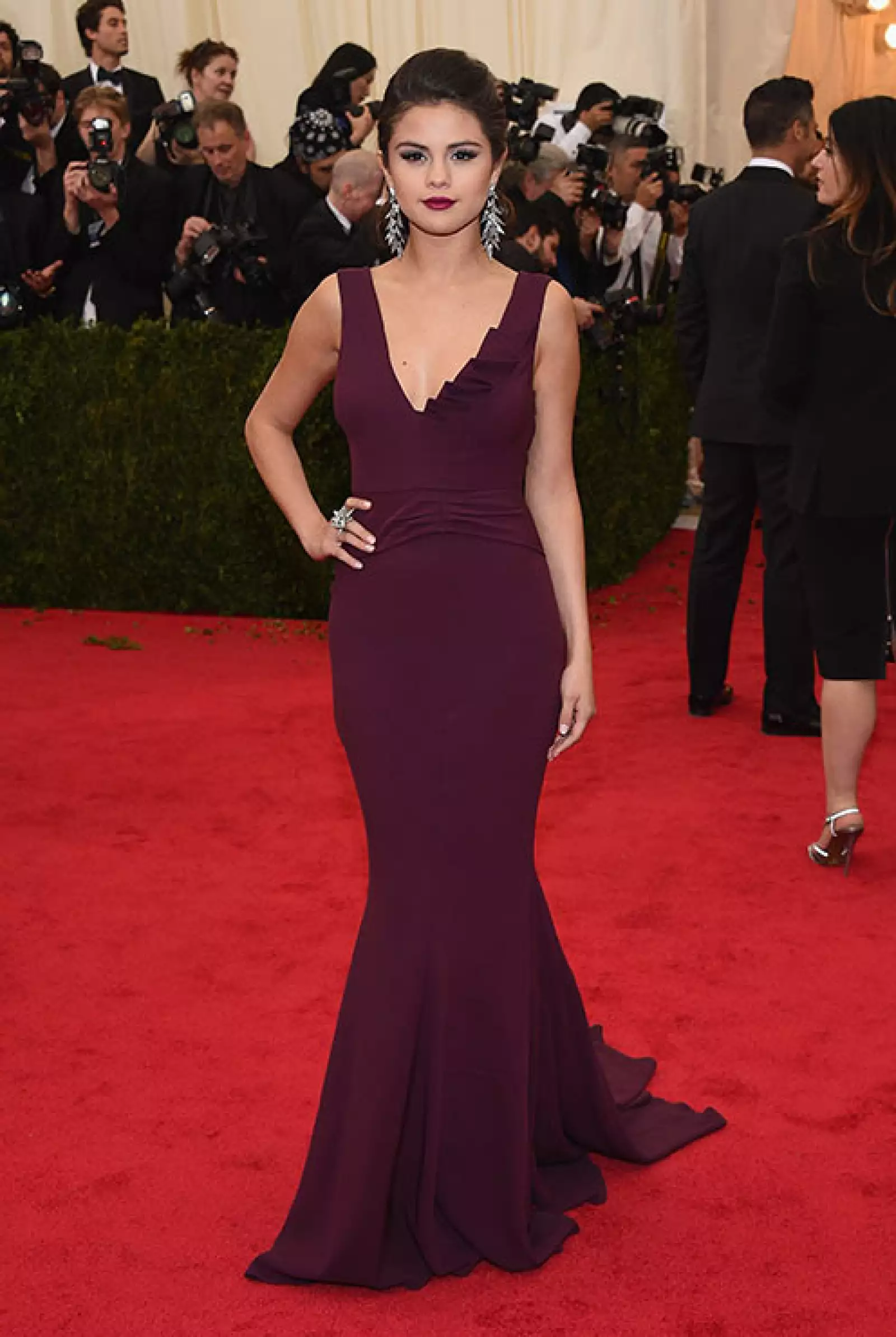 Cuando se trata de acaparar miradas en la red carpet, Selena sabe explotar su lado más sexy y sofisticado.