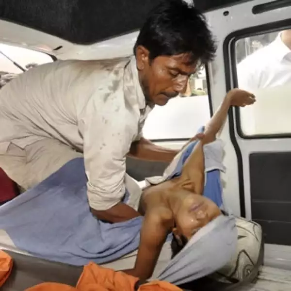 Niños intoxicados por comida en India