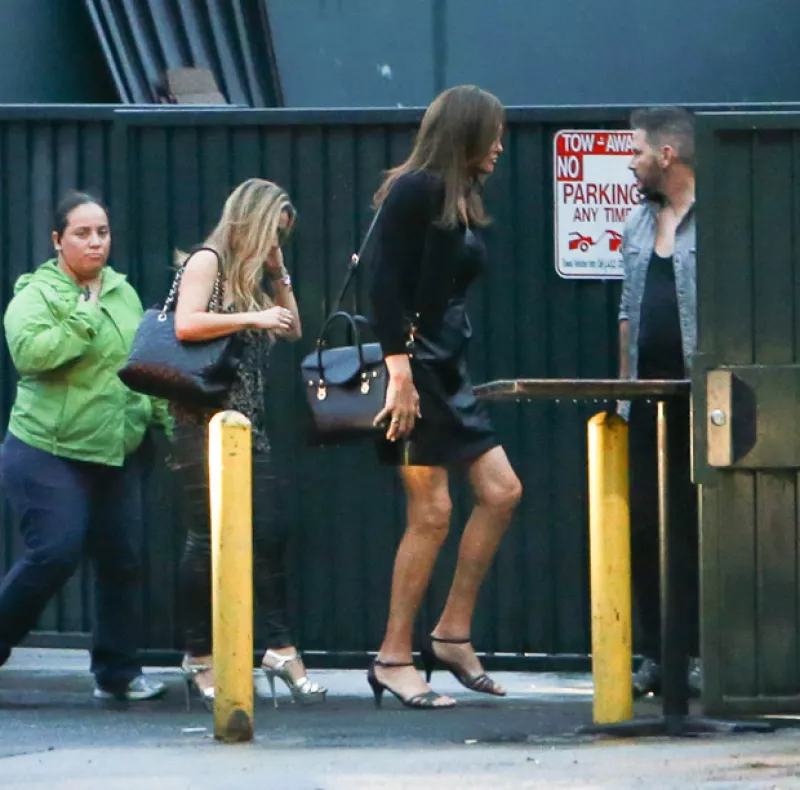 La ex pareja de Kris Jenner fue captada con sus amigas transgénero en The Abbey, donde lució un little black dress.