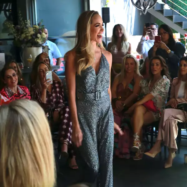 HILDA CALDERON DESFILE