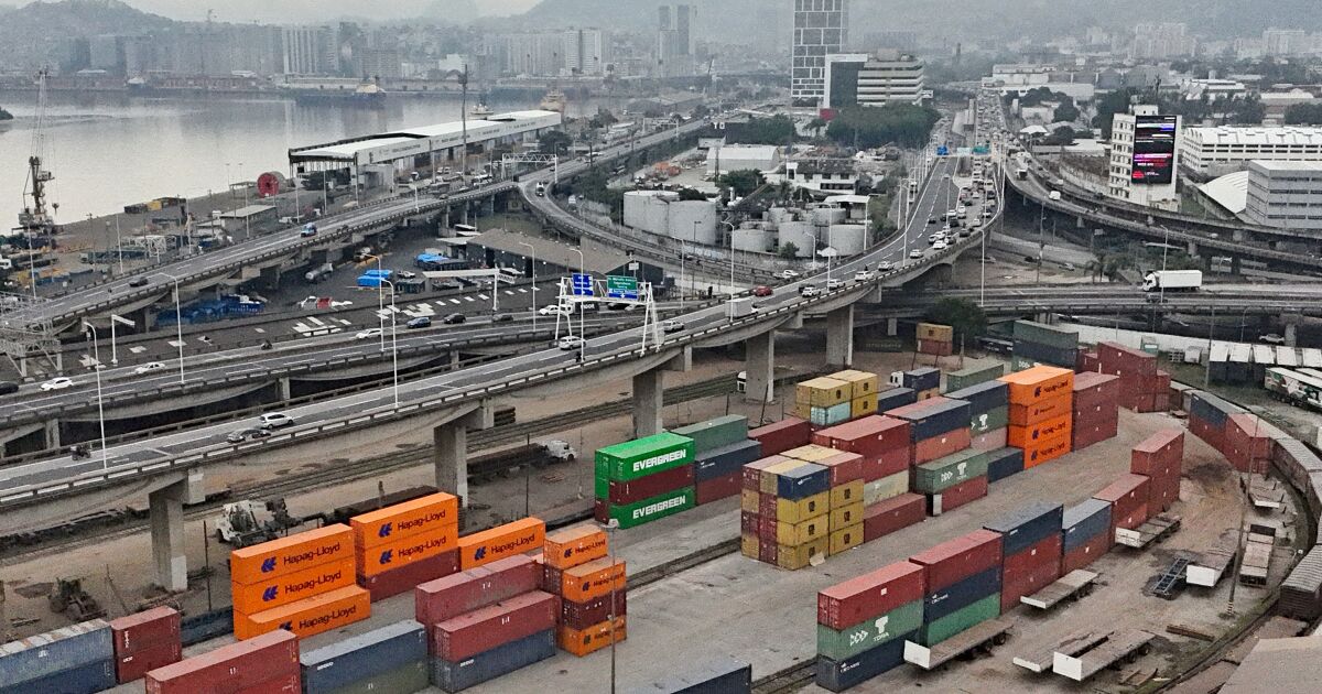 IMF, dünya tahminlerini gözden geçirecek ve ticari gerilimlerin panorama bulutu olduğu konusunda uyaracak