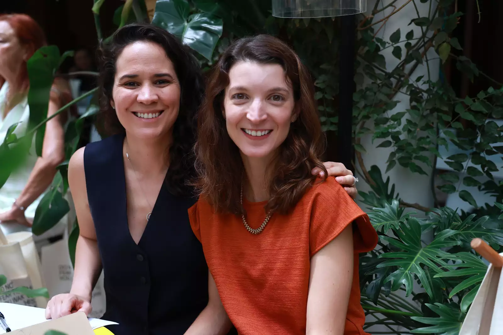 Alejandra Terán y Daniela Rivero 