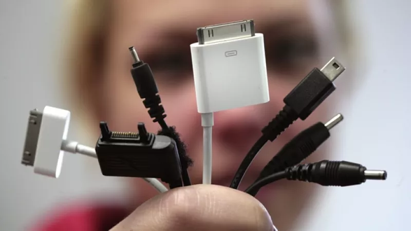 cargador móvil cables