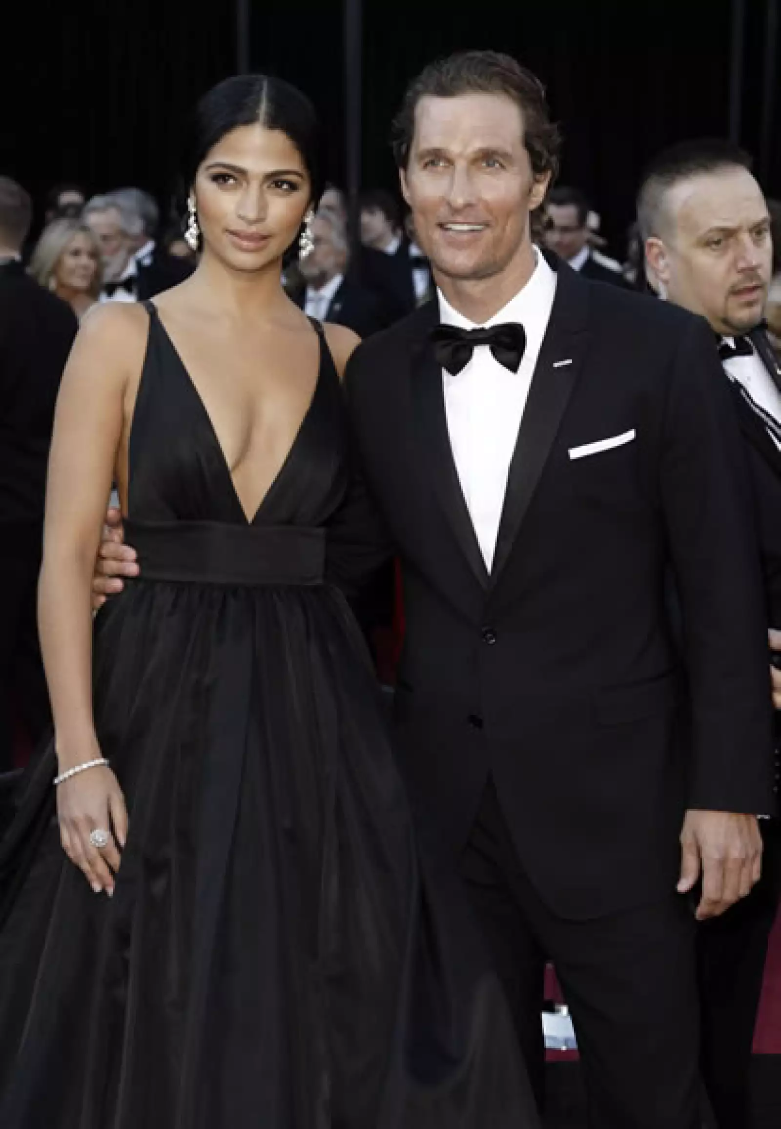 MATTHEW MCCONAUGHEY Y CAMILA ALVES. Él es todo un galán y ella una modelo brasileña. ¿Creen que haya mejor combinación?