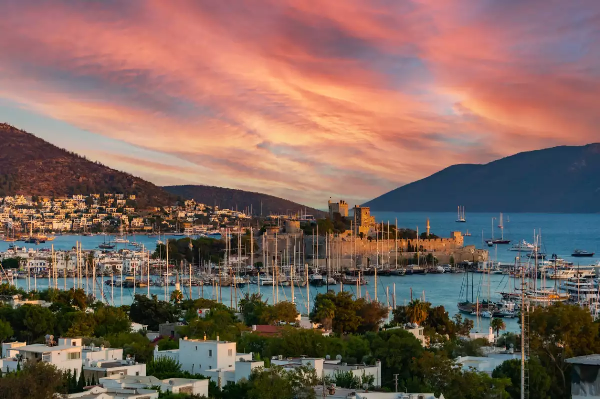 Foto panoramica de la marina en Bodrum, Turquia