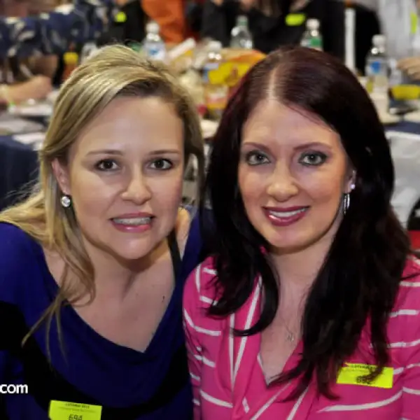 Gaby de Arévalo y Noelia de Durán