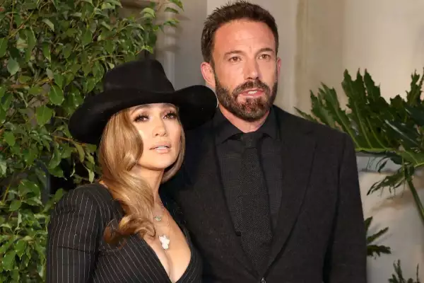 Jennifer Lopez y Ben Affleck con total looks negros