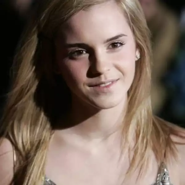 En la ceremonia de premios Pride of Britain, Emma optó por un look de pelo lacio.