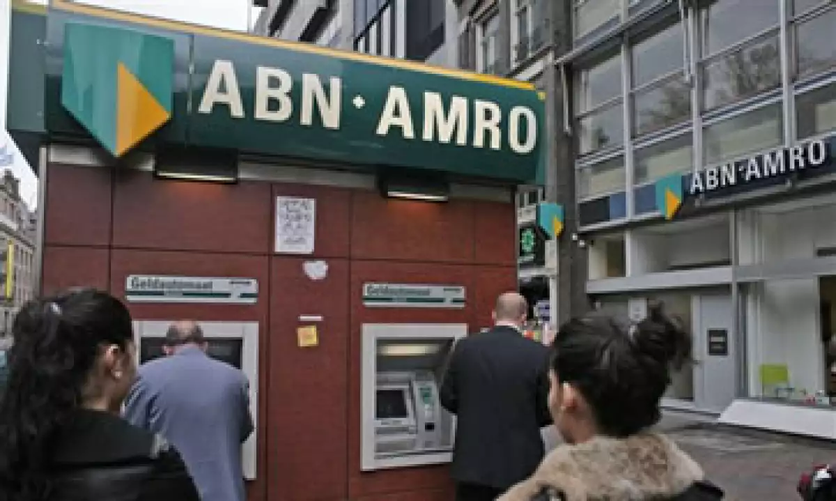 Los bancos globales han anunciado cerca de 50,000 despidos en los últimos tres meses. (Foto: AP)