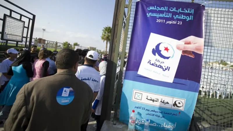 votantes acuden a urnas en Túnez