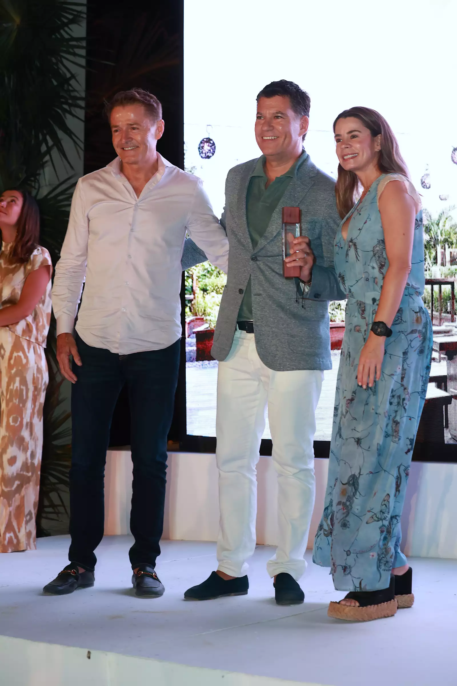 Gary Williams , Christian González y Montserrat Barrios 