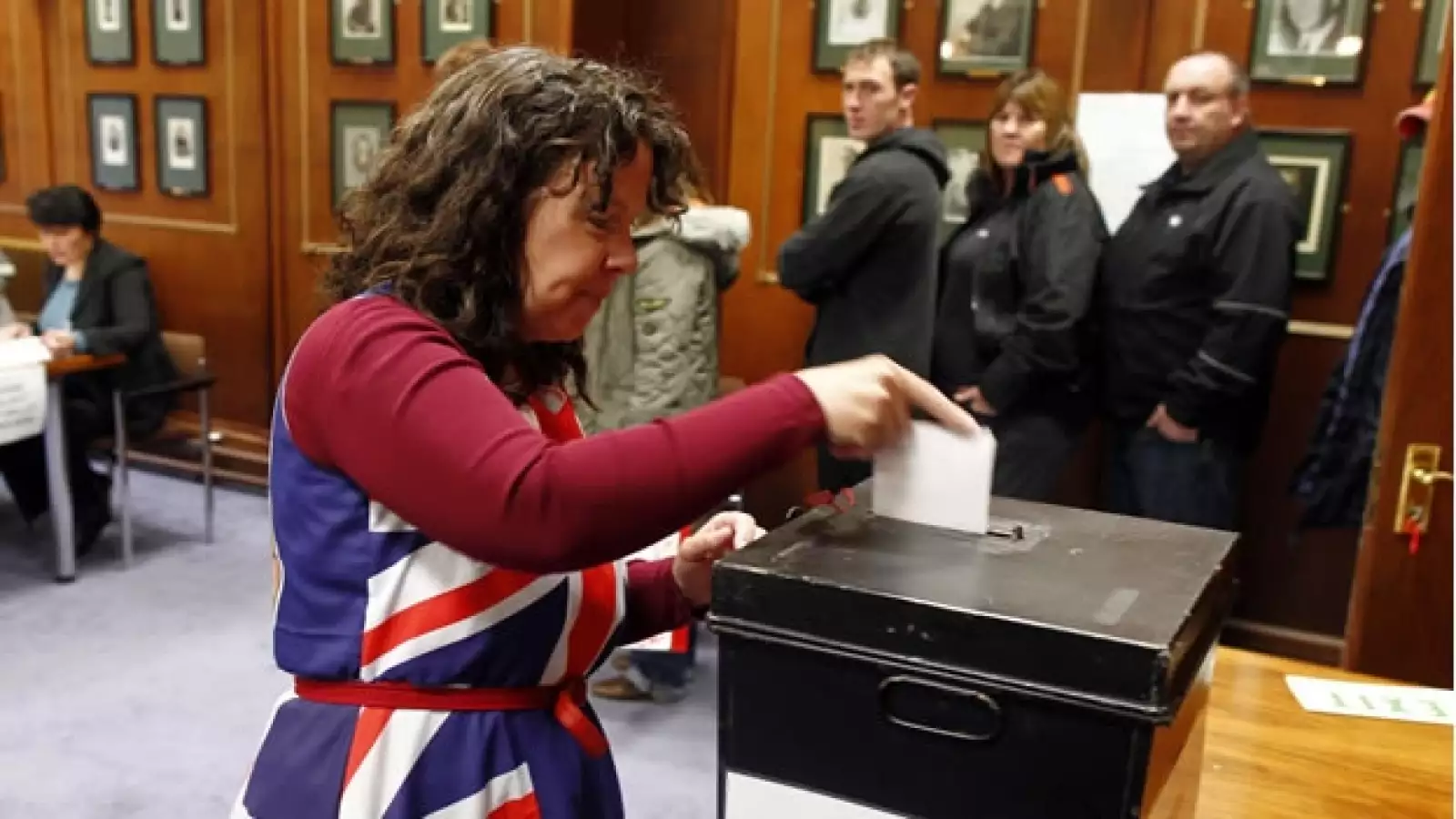 Malvinenses votan en referendo