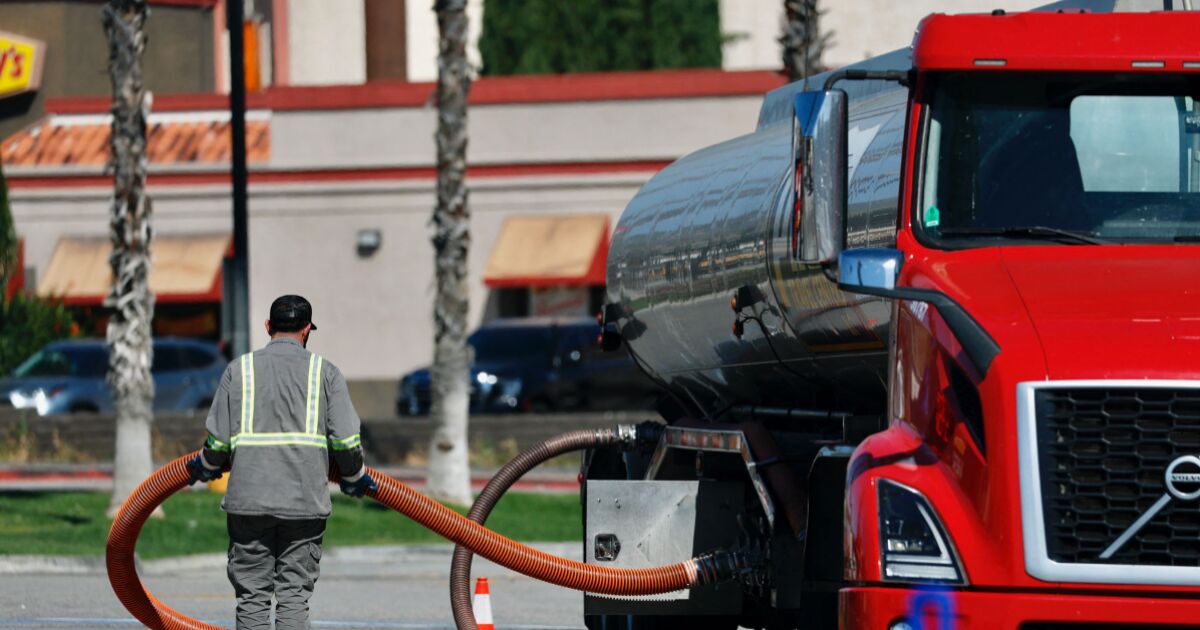 Los estímulos al diésel y gasolinas cuestan 15,800 mdp a Hacienda

Hoy en #ExpansiónDaily, los editores conversan sobre el estímulo del gobierno Federal a los combustibles.