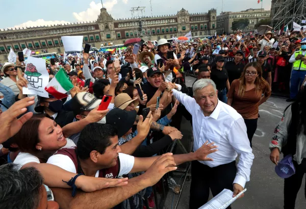 Andrés Manuel López Obrador, presidente de México, encabezó la Marcha: 4 Años de Transformación, del Ángel de la Independencia al Zócalo y dirige Mensaje: 4 Años de Transformación, en el Zócalo de la capital.