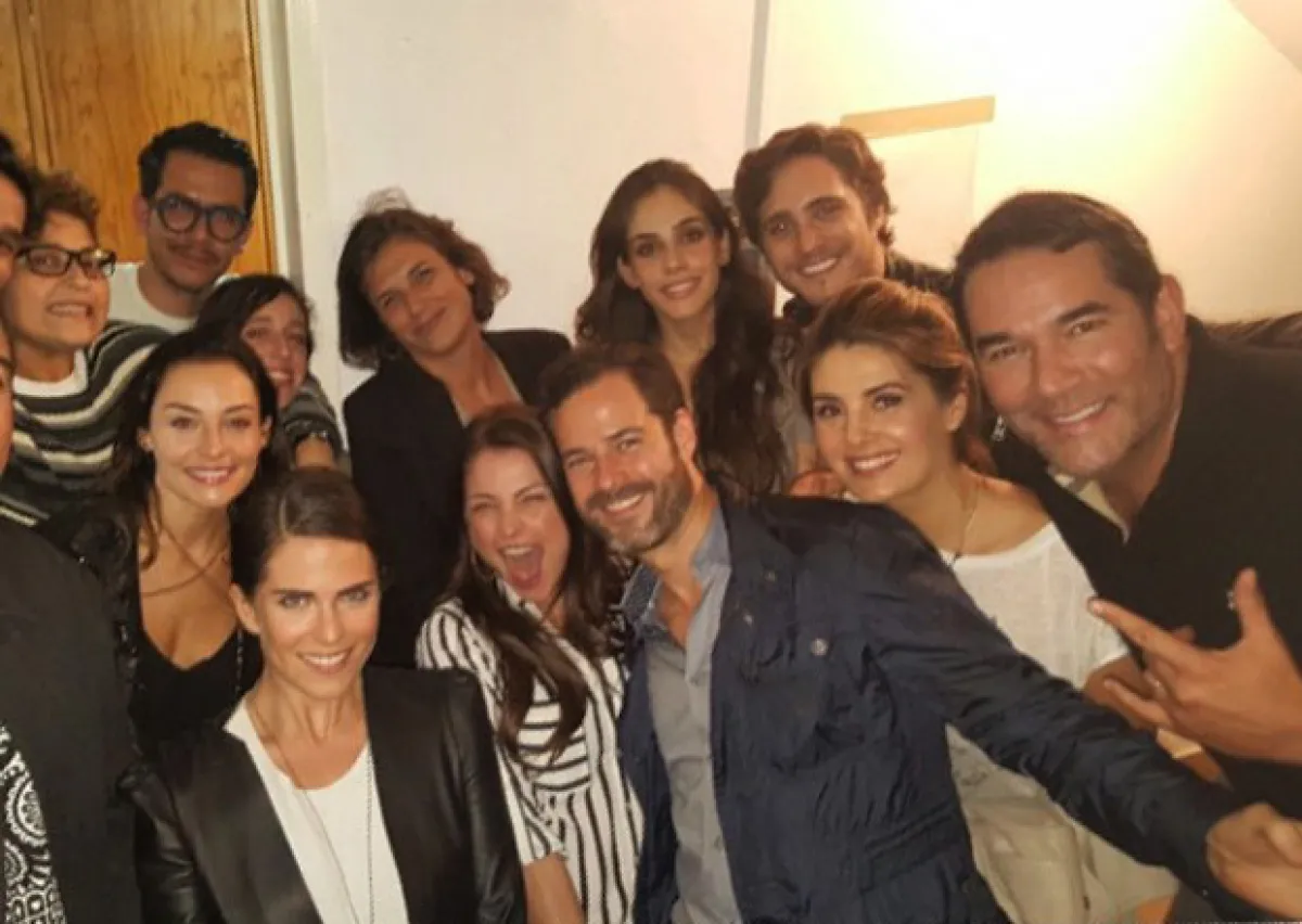 Karla Souza acudió a la obra de teatro de su amigo Manolo Caro hace unos días en la Ciudad de México.