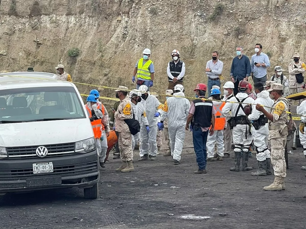 
rescatan los cuerpos de cinco mineros atrapados en coahuila