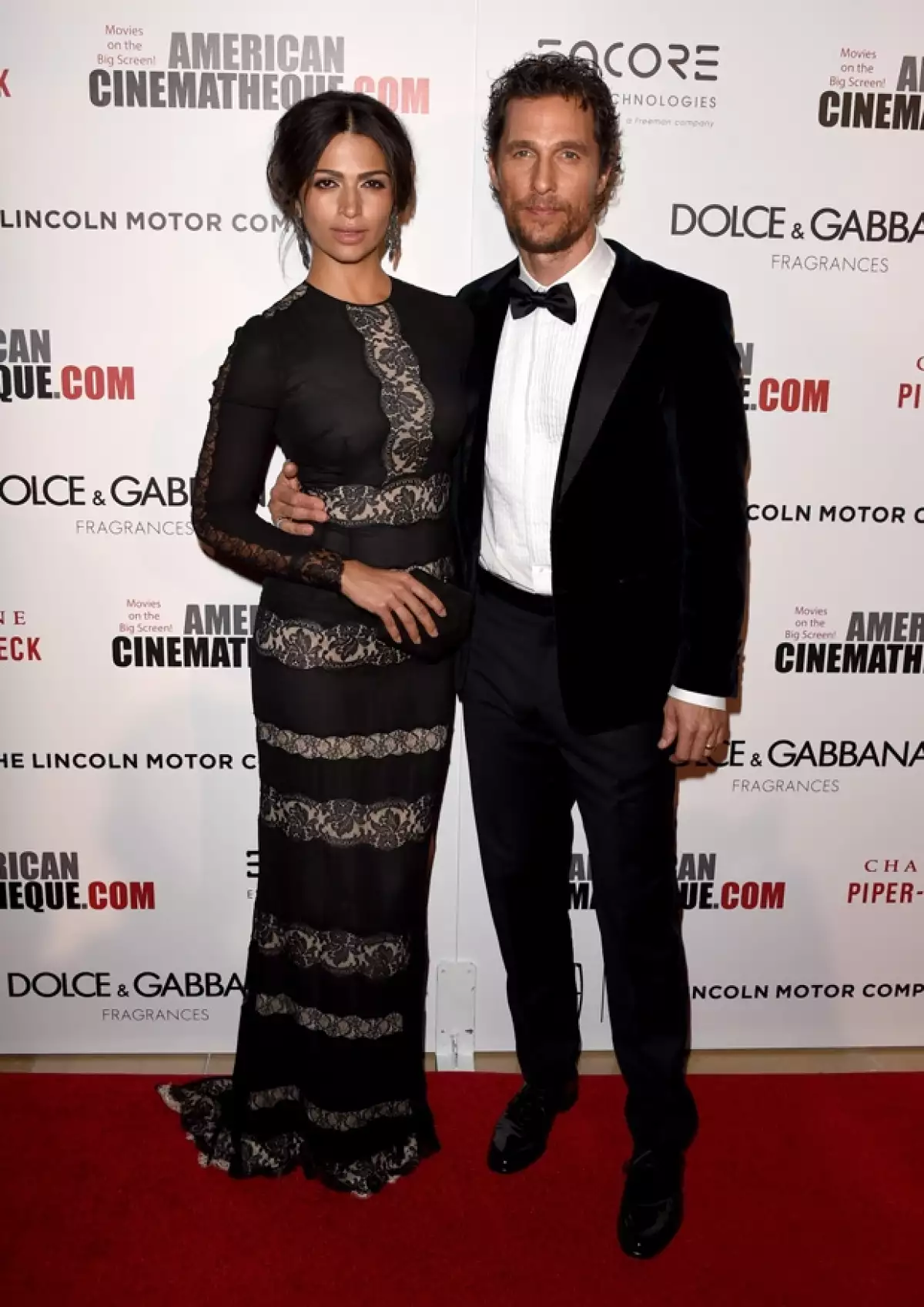 Kate Hudson con un deslumbrante vestido y Anne Hathaway el pelo un poco más largo robaron las miradas en la entrega del premio 'American Cinematheque' a los 25 años de carrera del actor.