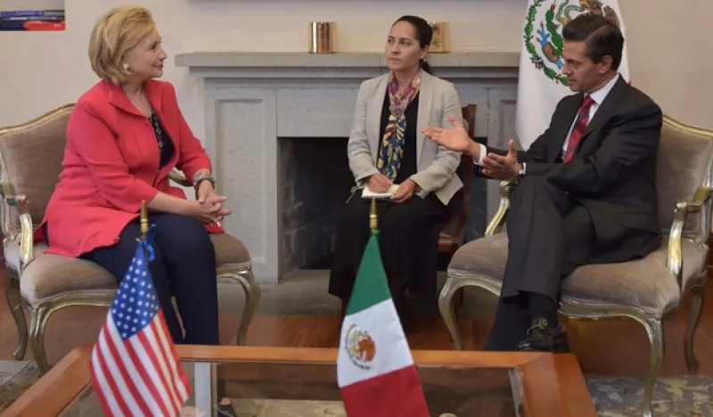 Luego de asistir al evento sobre tecnología organizado por Carlos Slim, la ex secretaria de Estado y el creador de Facebook fueron invitados a visitar la residencia oficial del presidente.