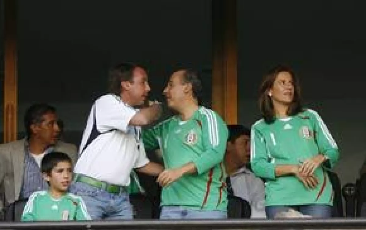El mandatario y el empresario se encontraron en el palco, donde se saludaron y observaron el partido entre México y Costa Rica el pasado sábado en el Estadio Azteca.