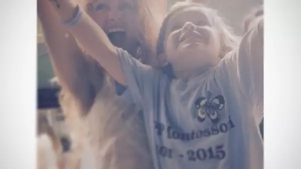 La cantante mexicana celebró el evento escolar de su primogenito y compartió una imagen del momento, en la que aparecen muy emocionados.