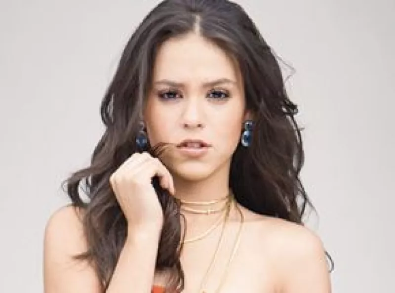Danna Paola, Violeta Isfel y Eleazar Gómez lograron reunir a 800 personas en su firma de autógrafos.