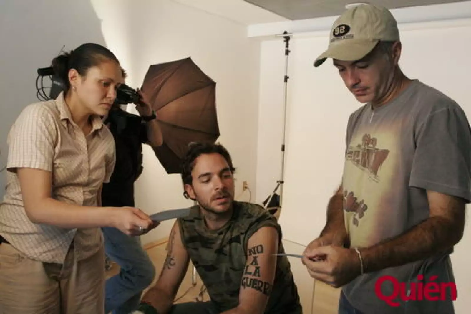 Manolo Cardona Backstage